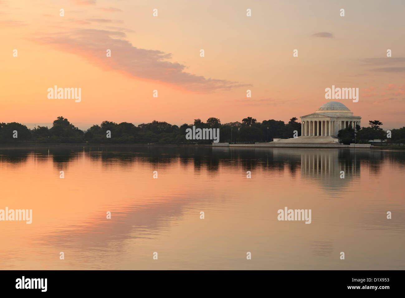 Jefferson Memorial spiegelt sich auf Tidal Basin, Washington, DC, USA Stockfoto