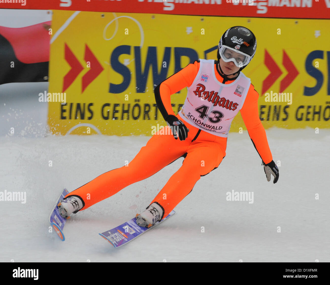 US-US-amerikanische Skispringerin Lindsey Van kommt an der Ziellinie nach der zweiten Runde aus der Langenwaldschanze der Skisprung-Weltcup in Schonach im Schwarzwald, Deutschland, 5. Januar 2013 Frauen. Foto: Patrick Seeger/dpa Stockfoto
