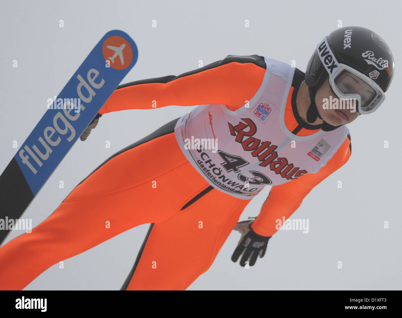 US-US-amerikanische Skispringerin Lindsey Van führt in der ersten Runde von der Langenwaldschanze während der Frauen Skisprung Weltcup in Schonach im Schwarzwald, Deutschland, 5. Januar 2013. Foto: PATRICK SEEGER/dpa Stockfoto
