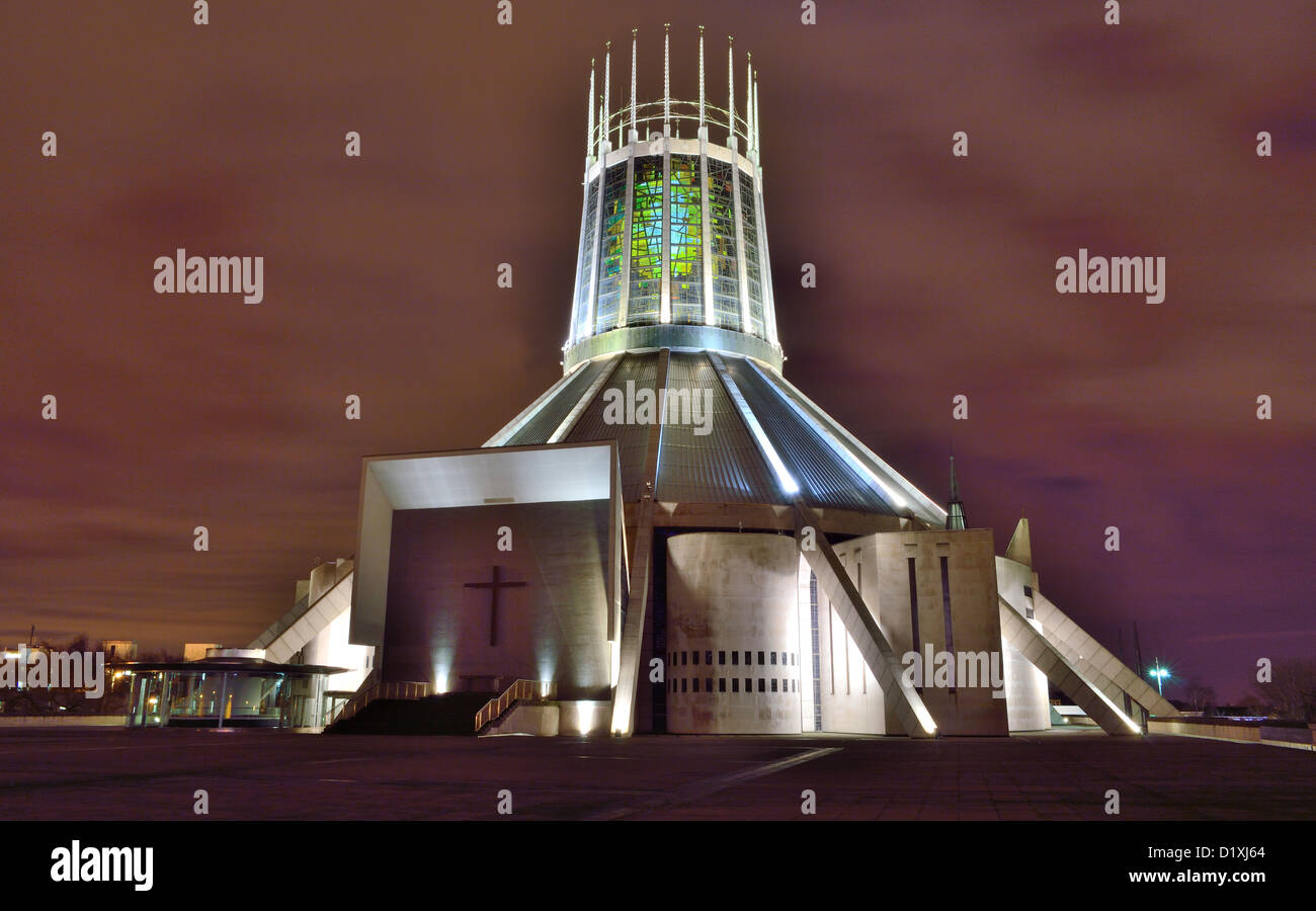 Liverpool Metropolitan Cathedral in der Nacht Stockfoto
