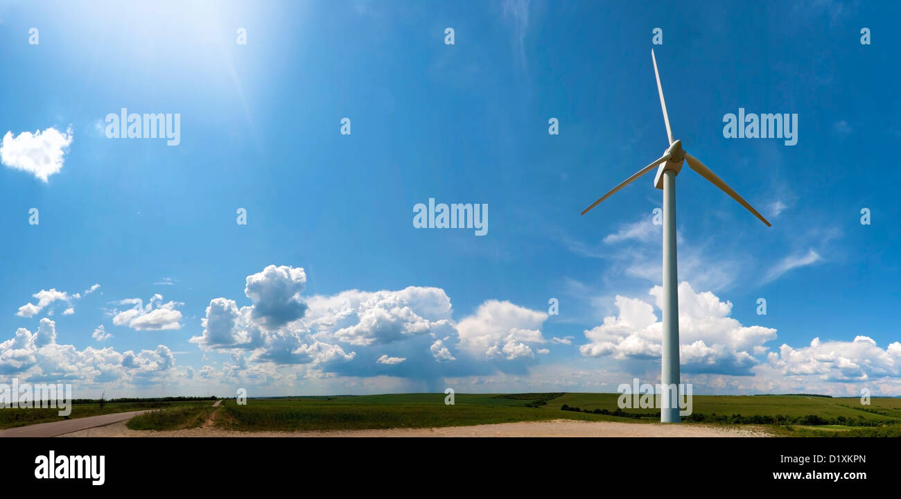 Stock Foto Windmühle in blauer Himmel mit Wolken Stockfoto