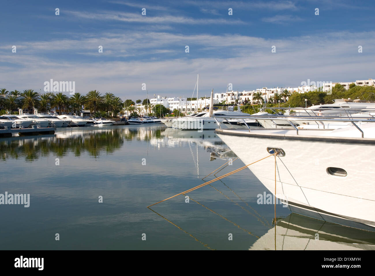 Cala d ' or, Mallorca, Balearen, Spanien. Blick über den Port Petit Yachthafen in Cala Llonga. Stockfoto