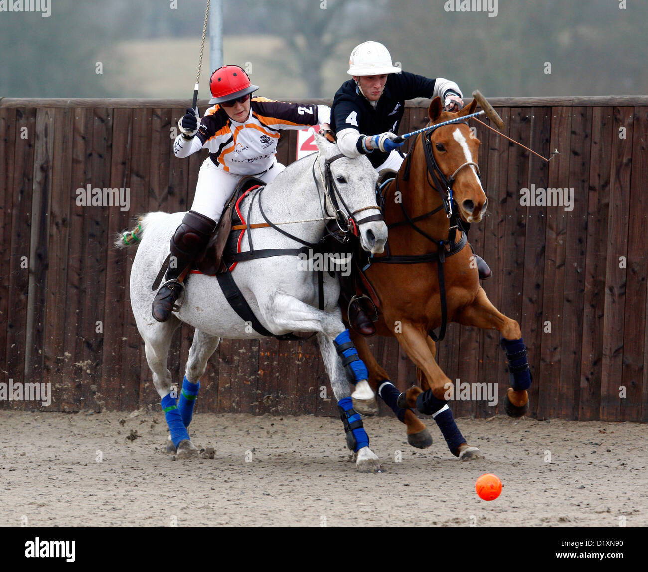 03.03.2012 Sarah Wiseman von Hickstead und Charlie Wooldridge von kaltem Rauch in Hickstead Bild von James Galvin Stockfoto