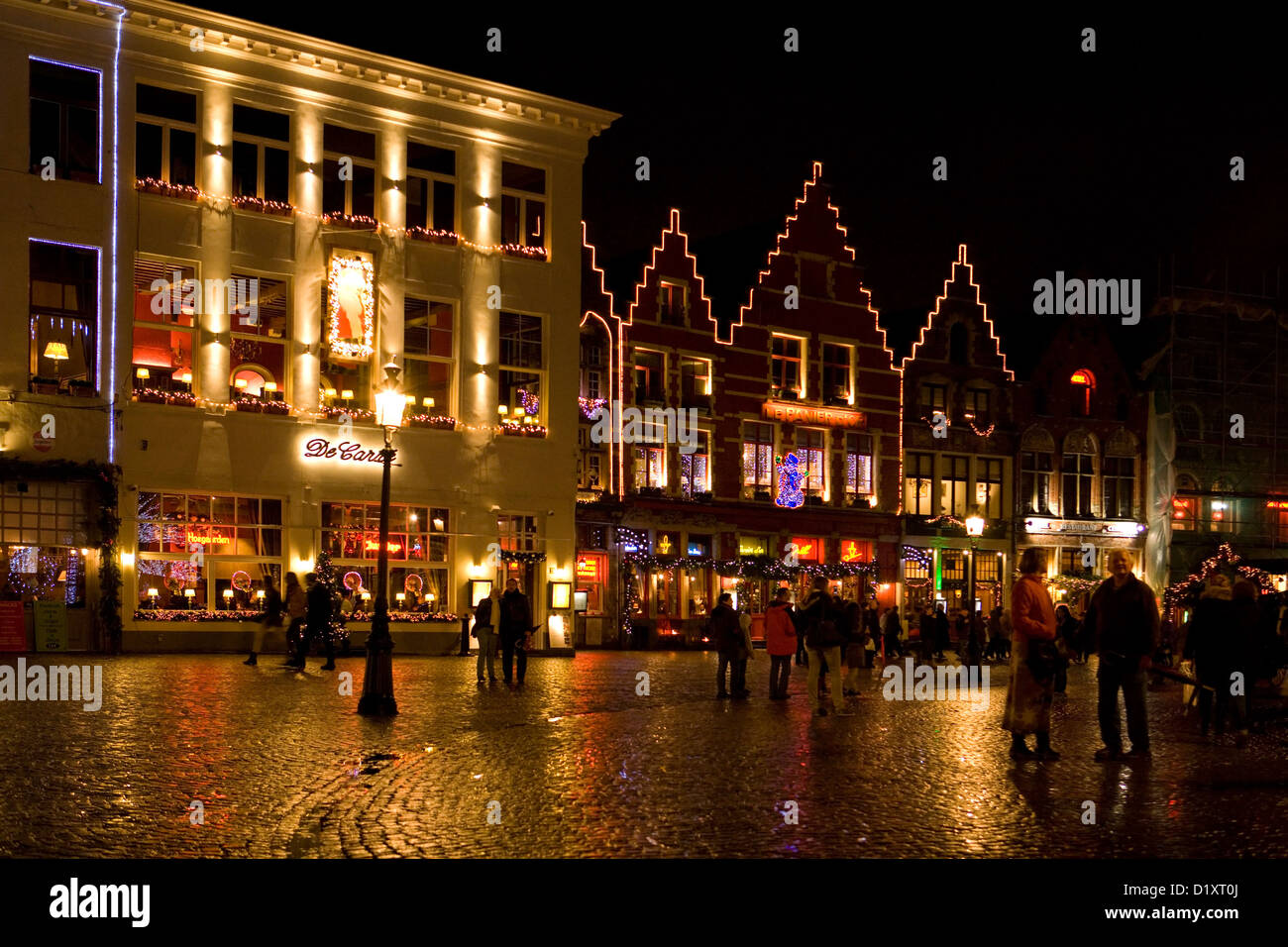 Hauptplatz in Brügge Belgien nachts während der Weihnachtszeit Stockfoto