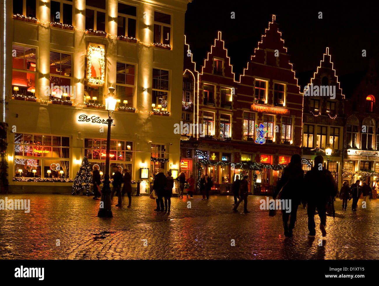 Hauptplatz in Brügge Belgien nachts während der Weihnachtszeit Stockfoto