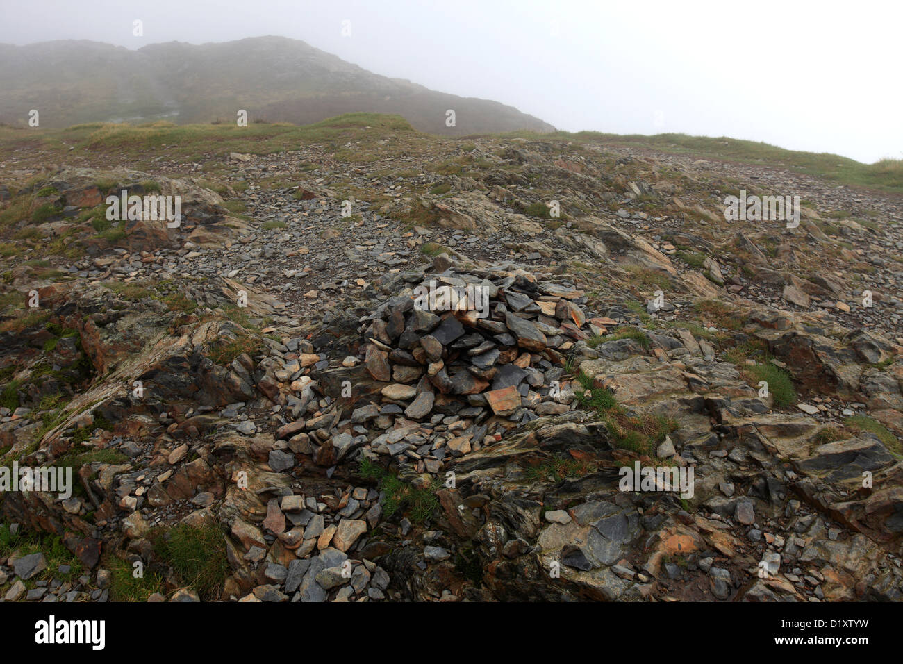 Landschaft-Blick über die Gipfel Cairn von Barrow fiel, Nationalpark Lake District, Cumbria County, England, UK. Stockfoto