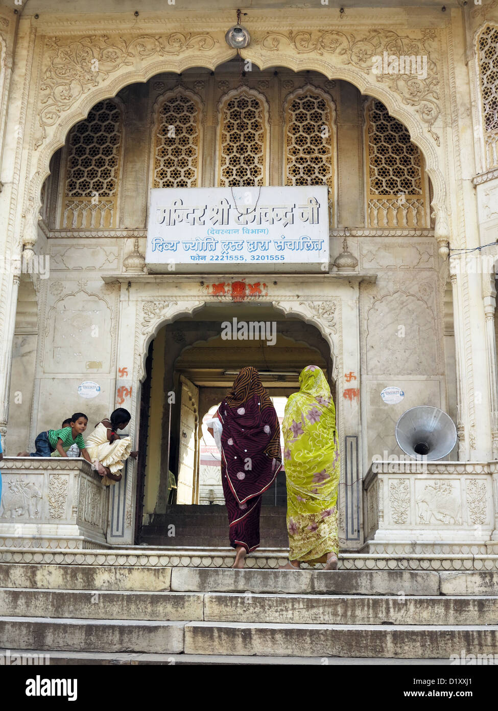 Eingang zu einem Hindu Tempel in Jaipur, Rajasthan, Indien Stockfoto