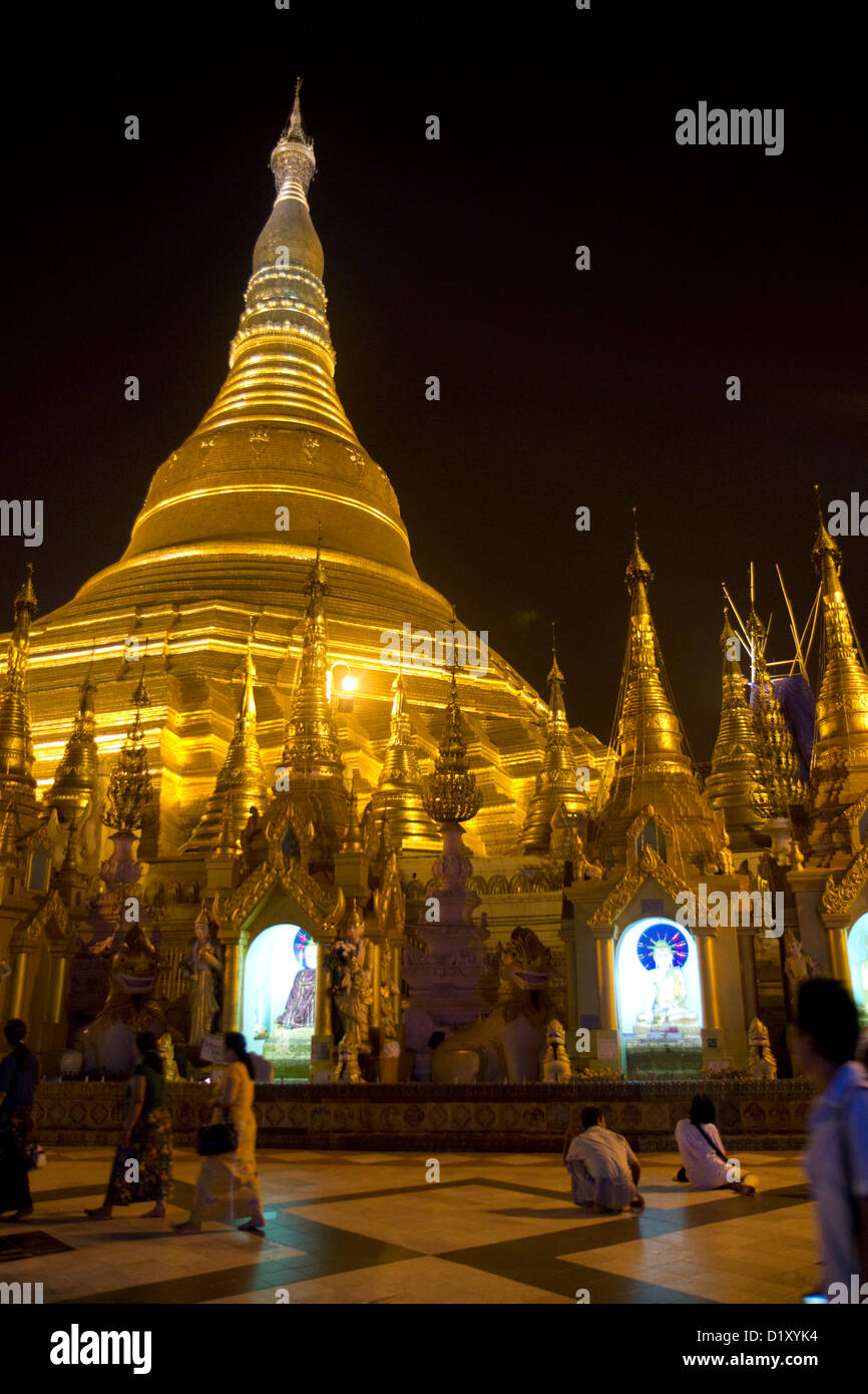 Die Shwedagon Paya befindet sich in Yangon (Rangoon), Myanmar (Burma). Stockfoto