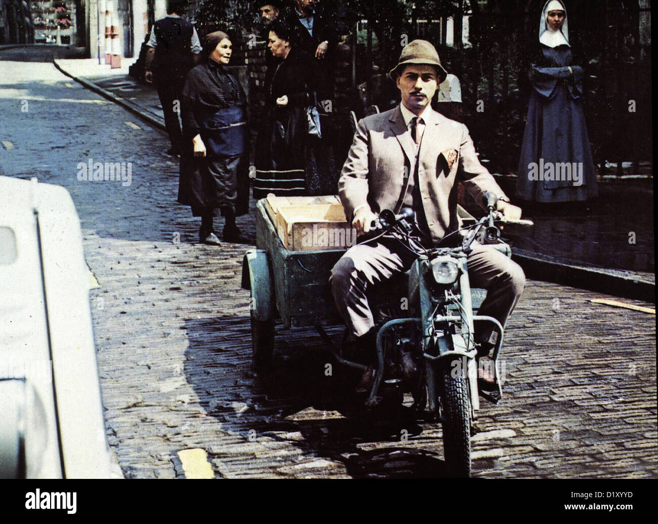Inspektor Clouseau Inspektor Clouseau Alan Arkin Inspektor Jacques Clouseau (Alan Arkin) Soll Im Auftrag von Scotland Yard Stockfoto