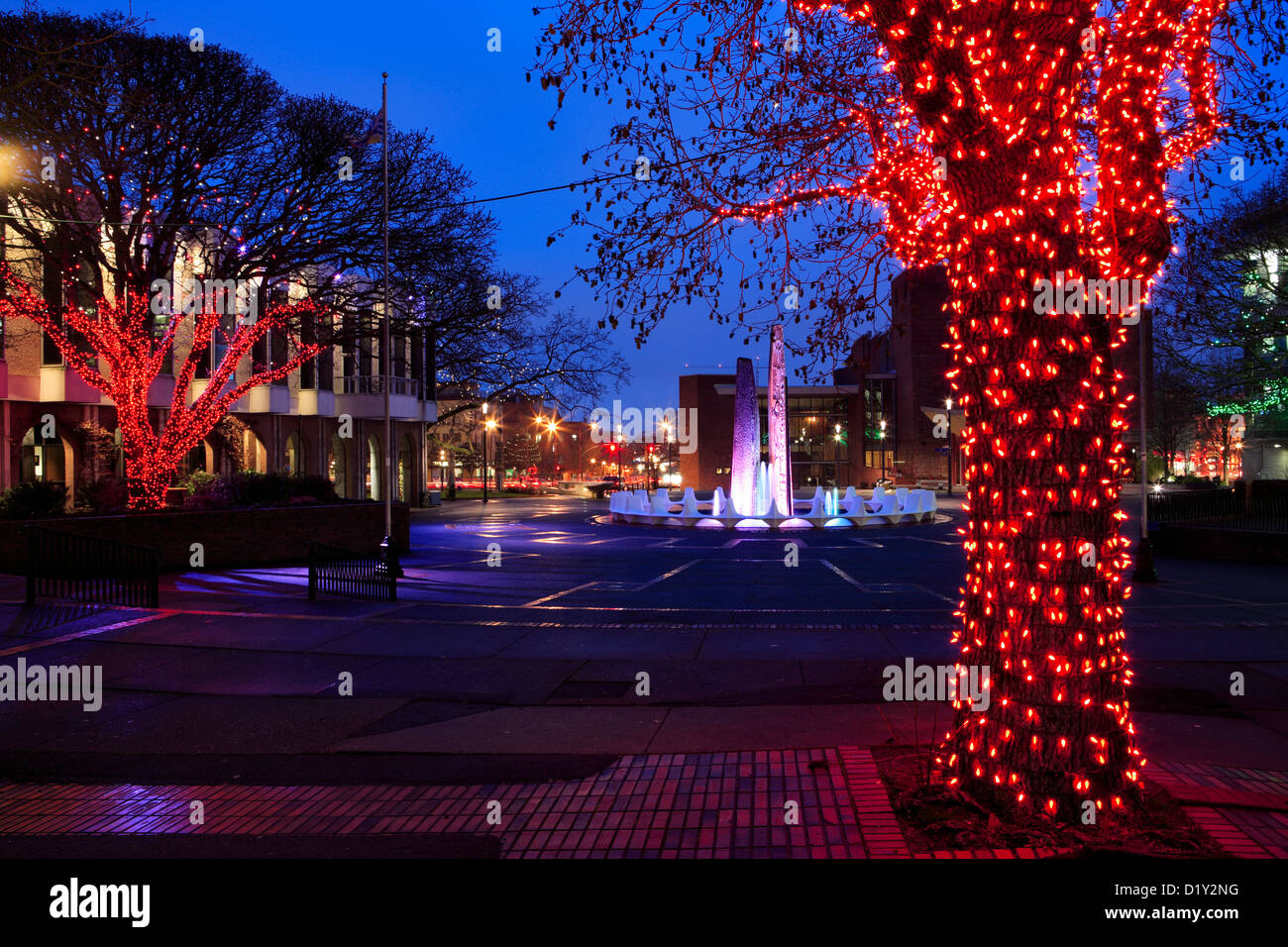 Centennial Square beleuchtet für Weihnachten Jahreszeit.-Victoria, British Columbia, Kanada. Stockfoto