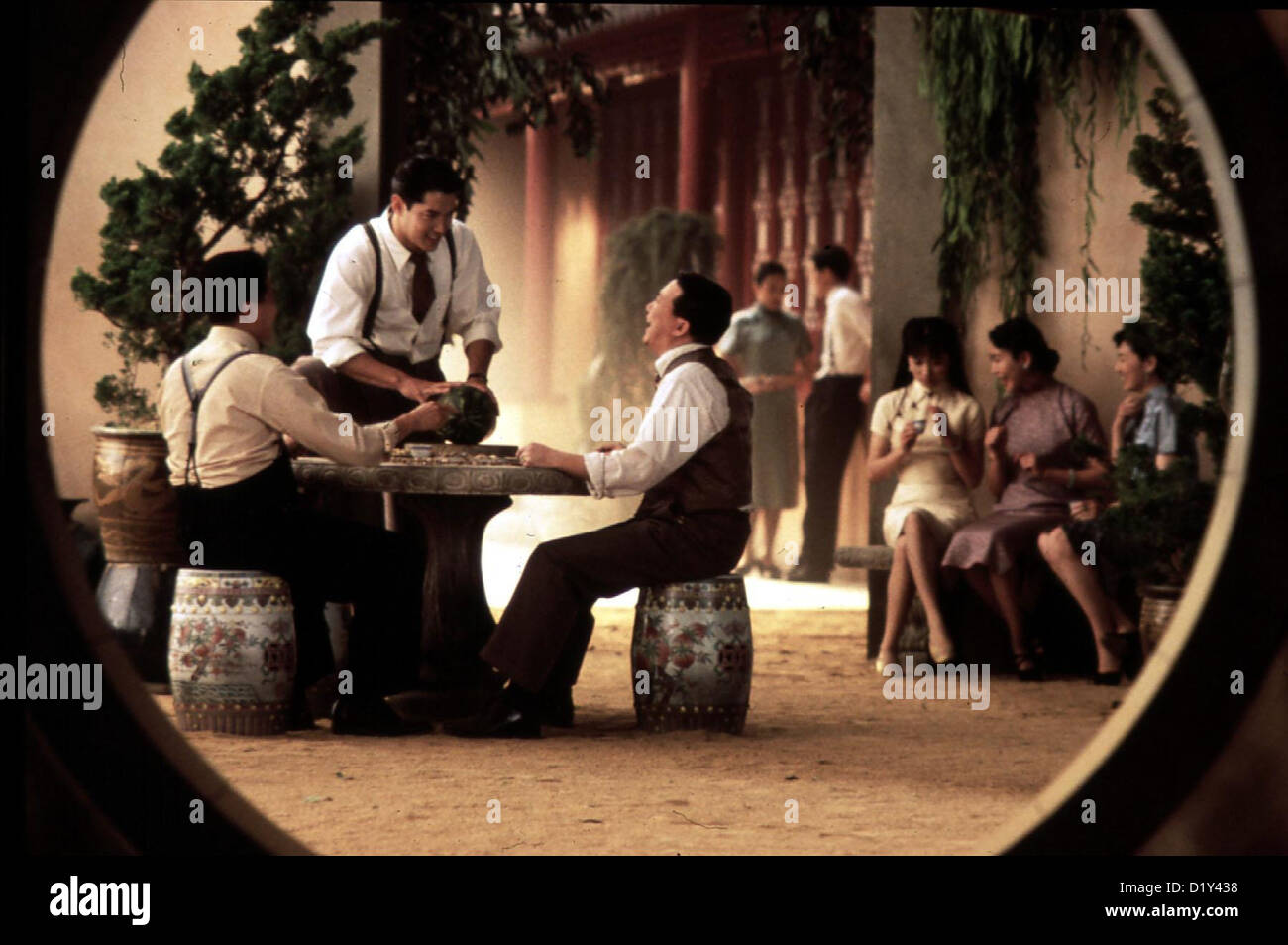 Toechter Des Pfarrer-Freude Glück-Verein, Lin Xiao (Russell Wong, 2vl), Ying-Ying (Yu Fei-Hong, 3vr) *** lokalen Caption *** 1993-- Stockfoto