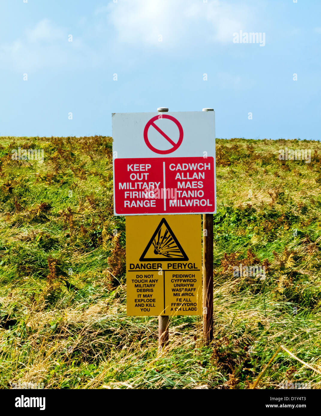 Keep Out militärischen Schießplatz Warnschild am MOD Army Training Land bei St Govan Kopf Bosherston Pembrokeshire Wales UK Stockfoto