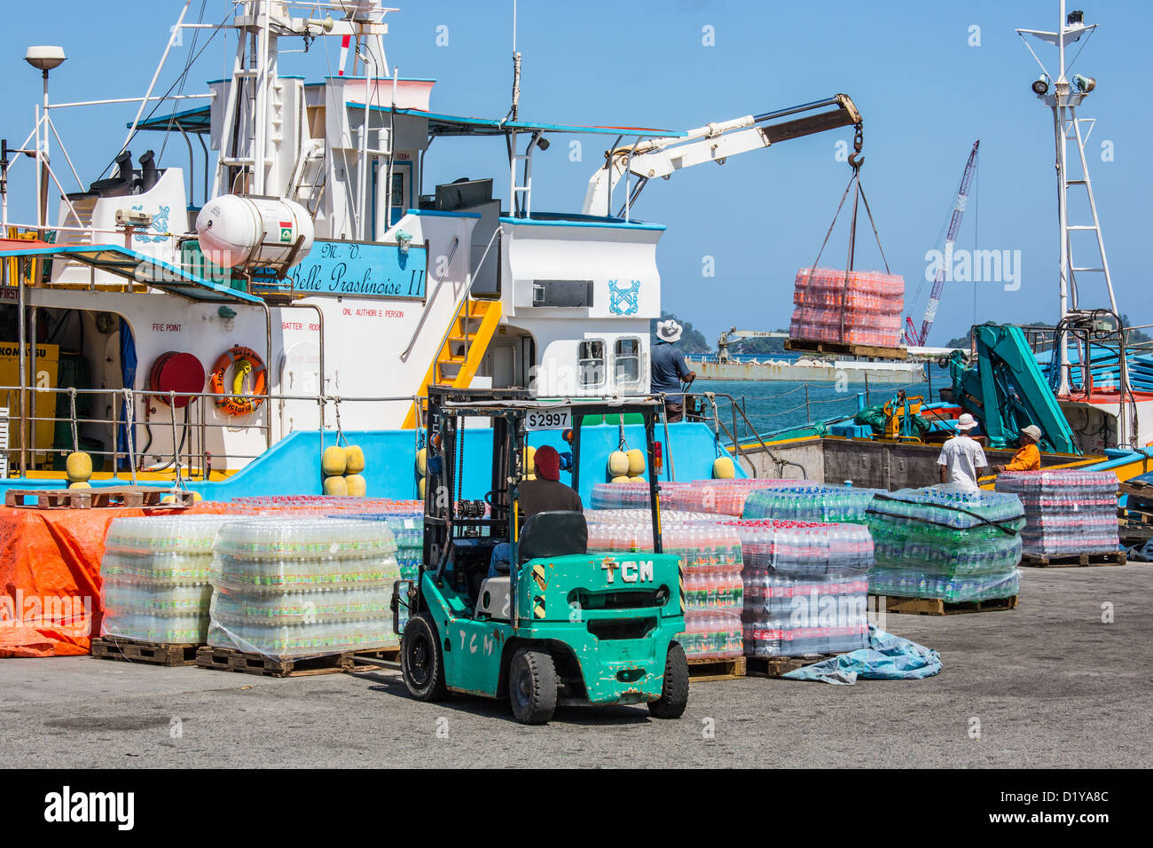 Entladung Softdrinks in Victoria, Mahé, Seychellen Stockfoto