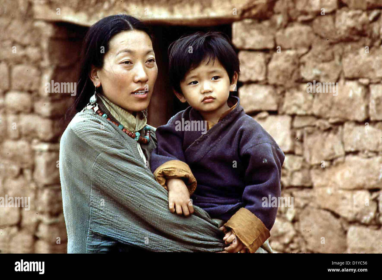 Kundun Kundun Tencho Gyalpo, Tenzin Yeshi Paichang Im Jahre 1937 Wird der Zweijaehrige Tenzin Gyatso (Tenzin Yeshi Stockfoto