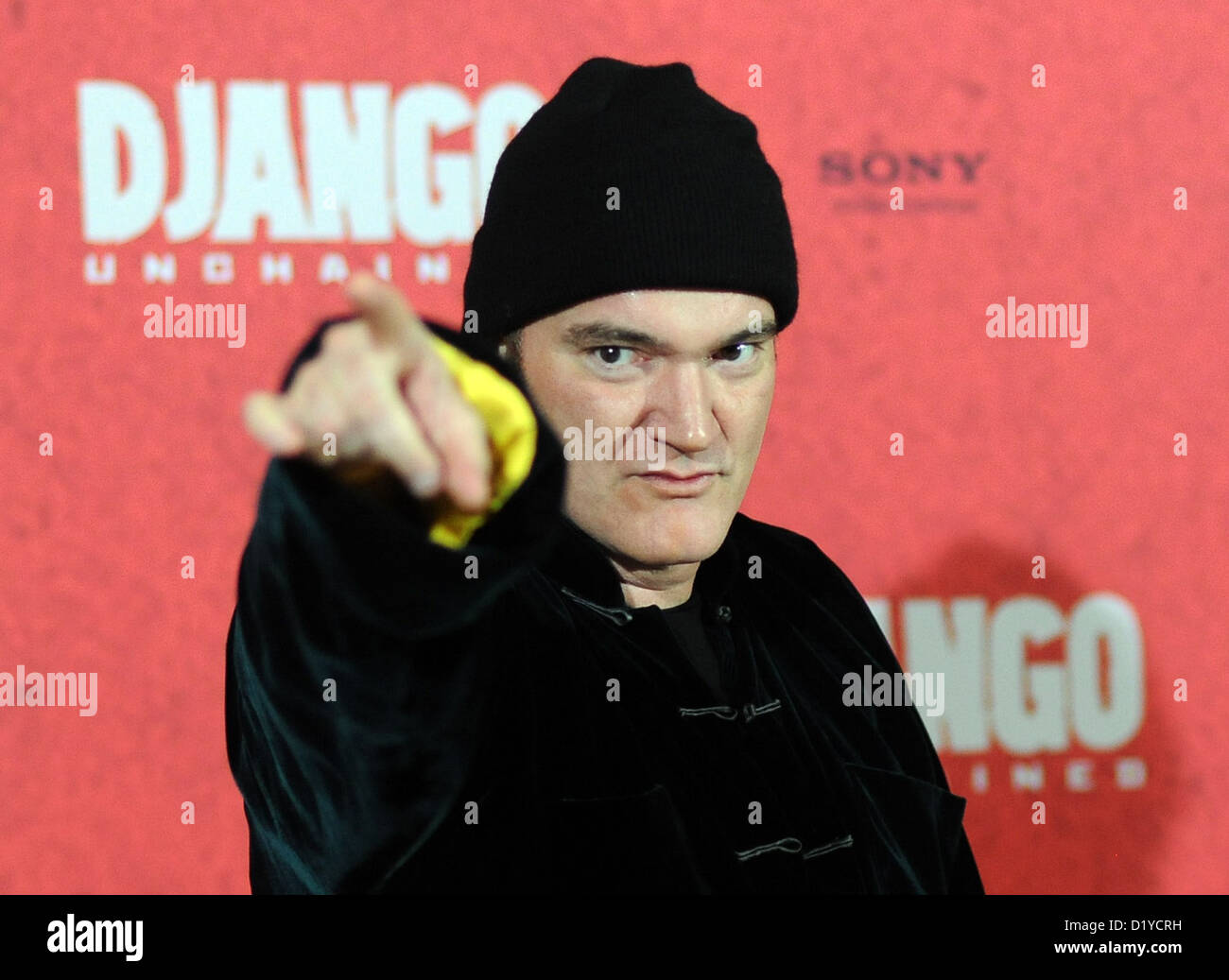 US-Regisseur Quentin Tarantino stellt bei einem Fototermin für seinen neuen Film "Django Unchained" in Berlin, Deutschland, 8. Januar 2013. Der Film soll auf seinem Bildschirm in Deutschland am 17. Januar 2013. Foto: Britta Pedersen Stockfoto