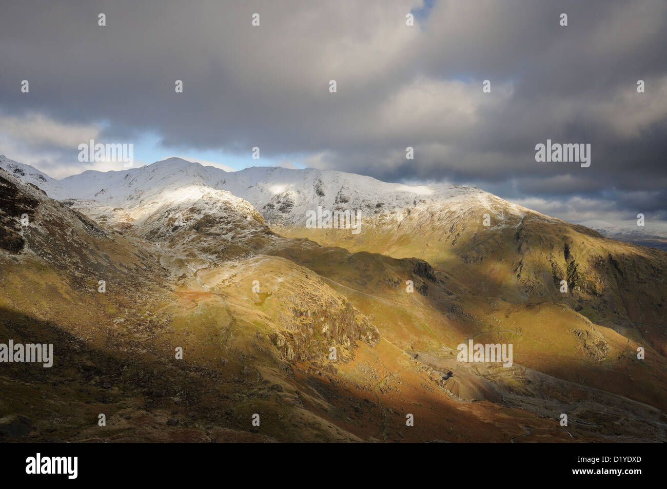 Winter-Sonne auf Wetherlam in der Nähe von Coniston im englischen Lake District Stockfoto