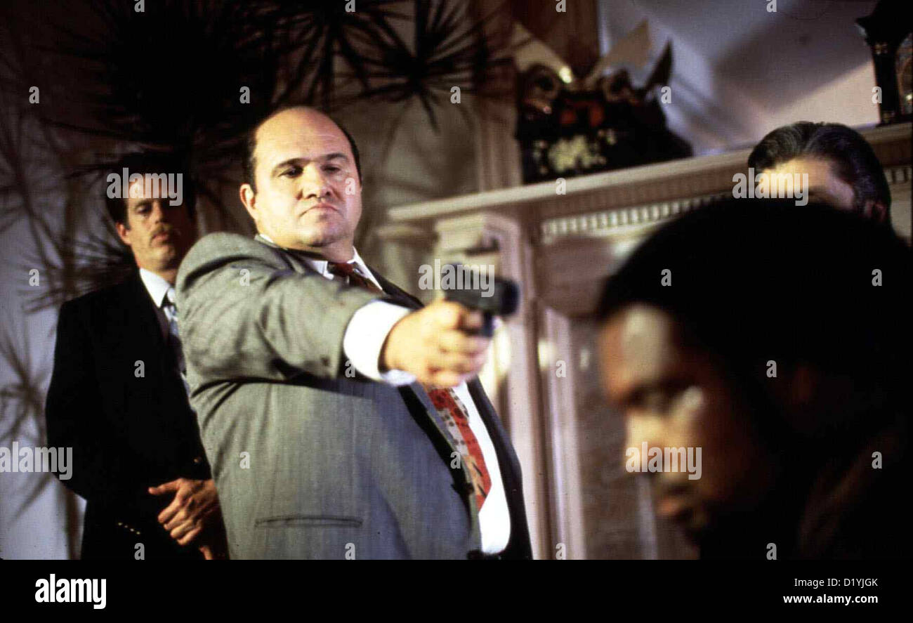 Lion Strike - Die Faust Des Loewen Lion Strike Robert Constanzo Doch als Wu Versehentlich in Den Besitz der Diskette Einer Stockfoto