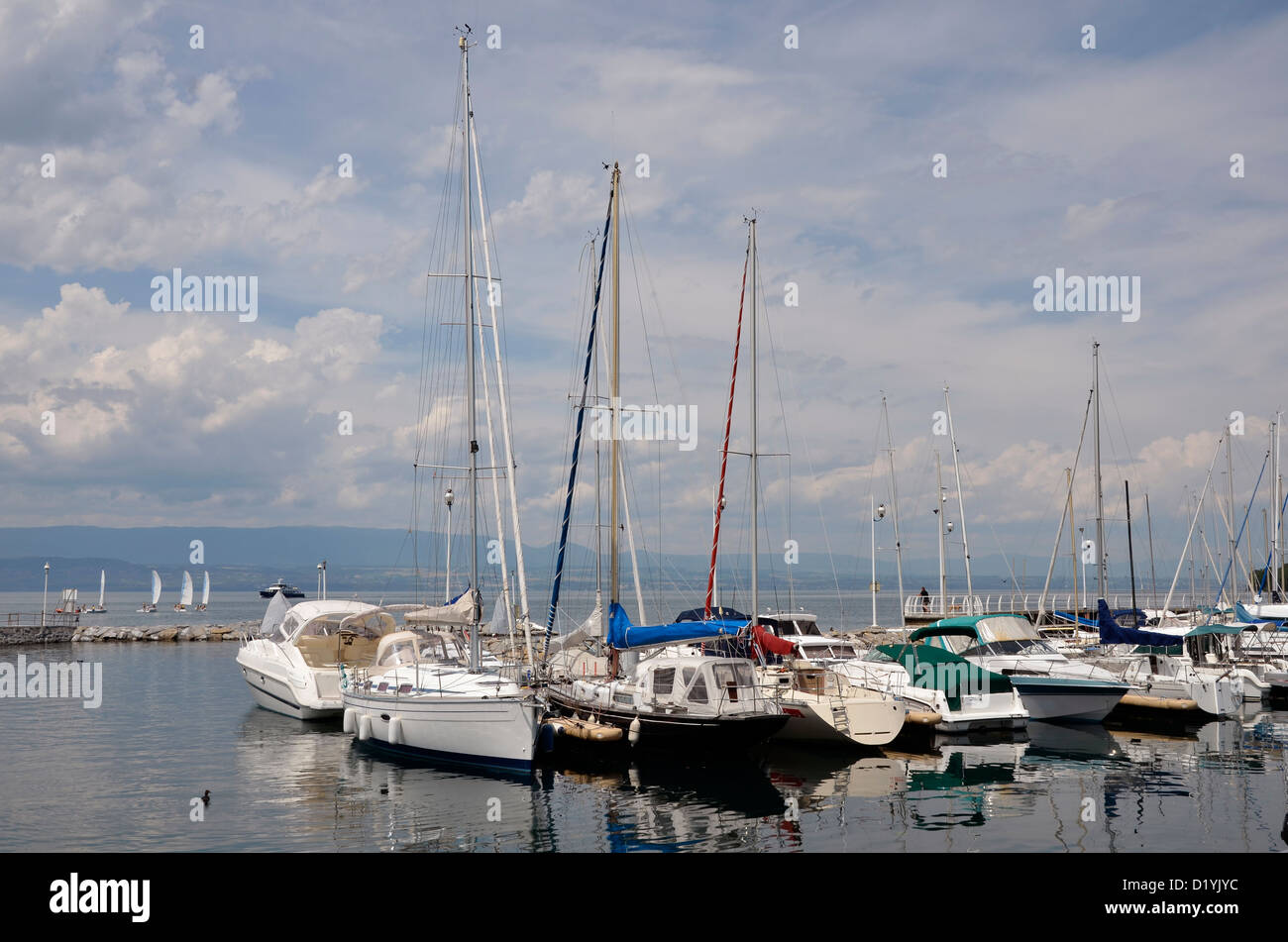 Hafen von Thonon-Les-Bains am Ufer des Genfer Sees im Osten Frankreichs, Gemeinde im Département Haute-Savoie in Frankreich Stockfoto