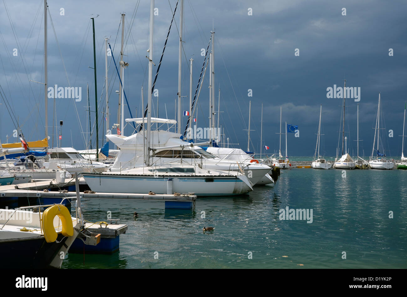 Hafen von Thonon-Les-Bains am Ufer des Genfer Sees im Osten Frankreichs, Gemeinde im Département Haute-Savoie in Frankreich Stockfoto