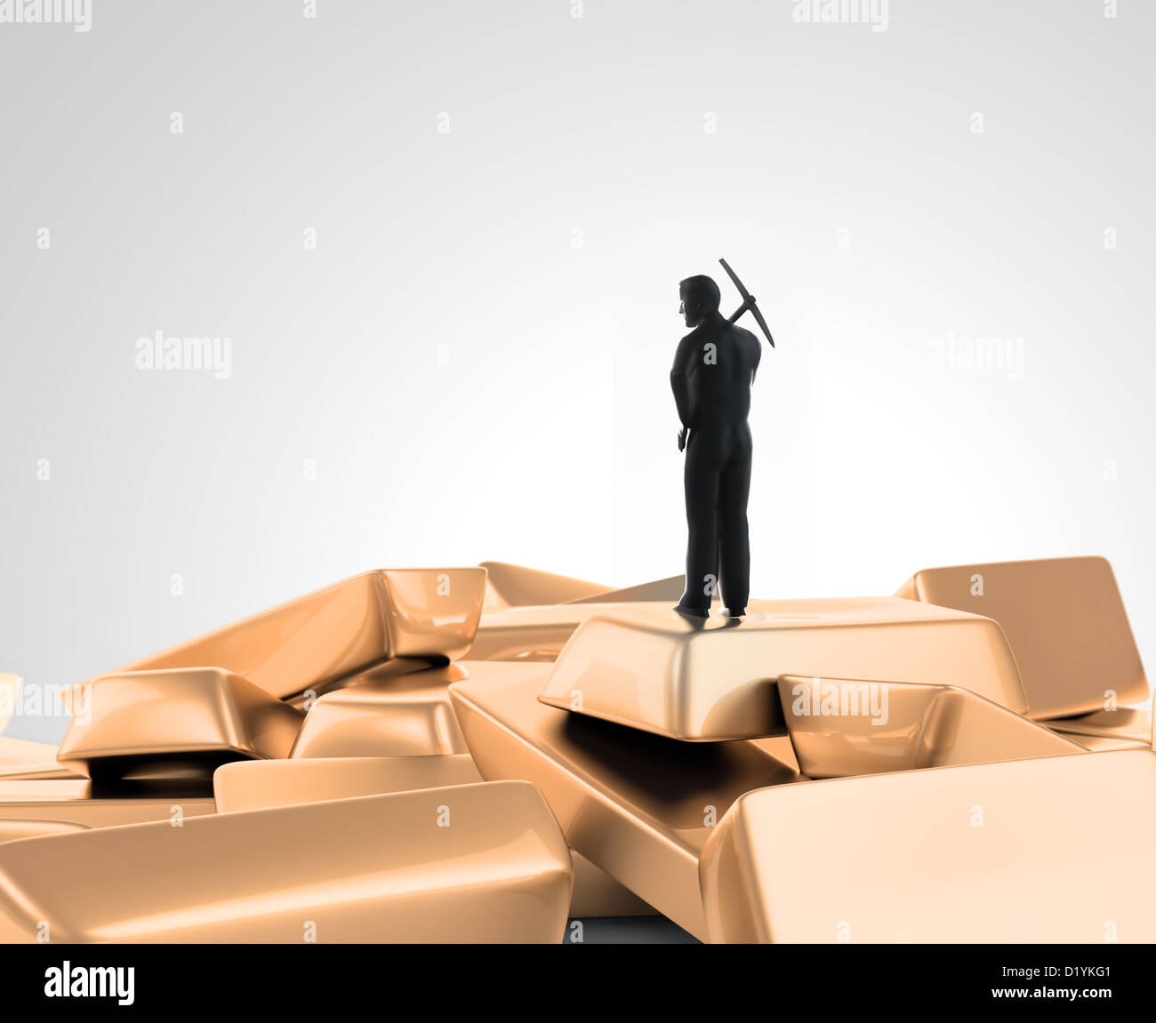 Eine winzige Figur stehend mit einer Spitzhacke auf einen Haufen von Goldbarren Stockfoto