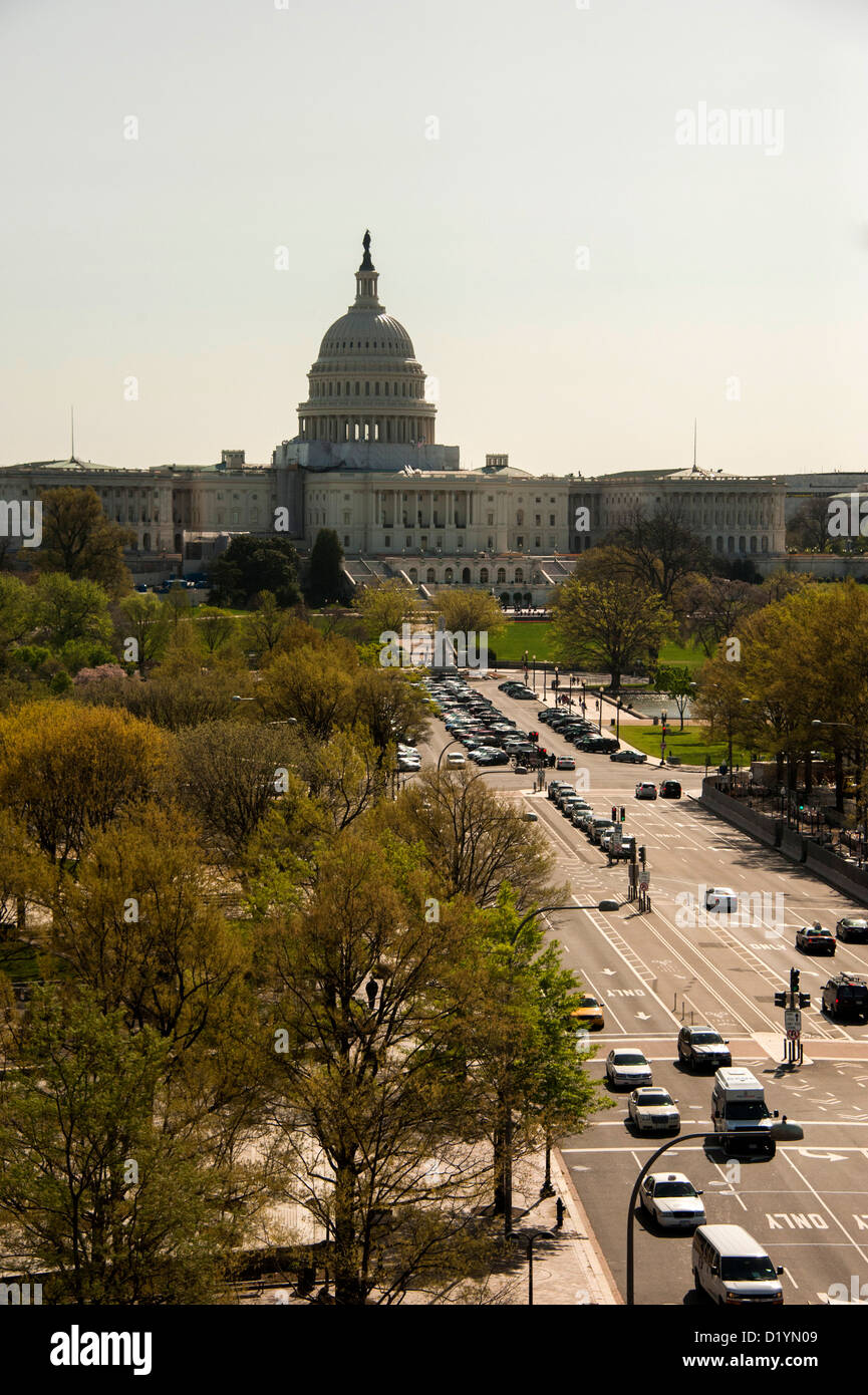 Blick vom Balkon auf das Gebäude Newseum in Washington, D.C. mit Pennsylvania Avenue und das Capitol Stockfoto
