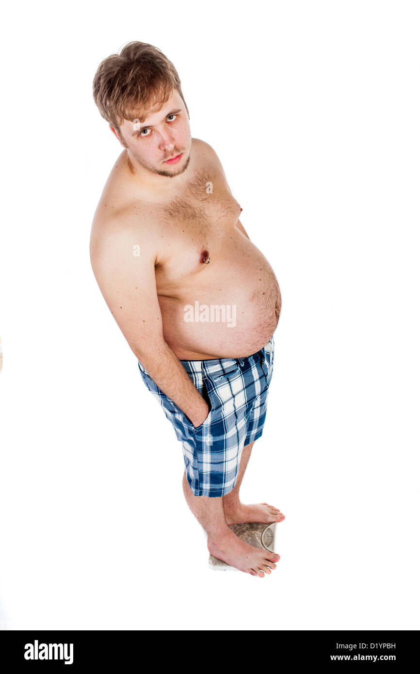 Übergewicht, dicker Mann wiegen sich auf die Waage. Stockfoto