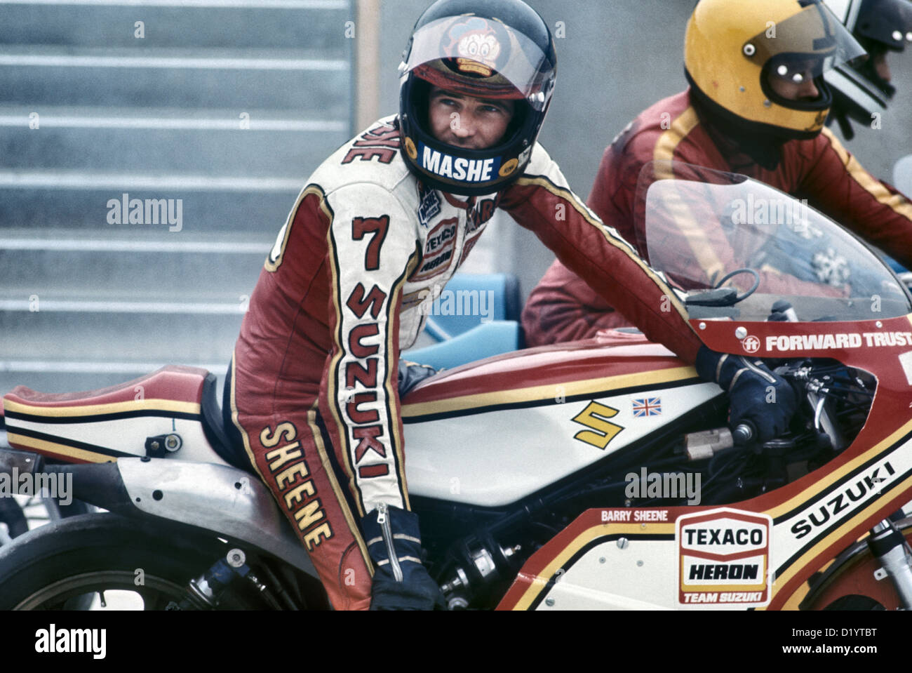 Barry Sheene im 1976 auf einer Suzuki Stockfotografie Alamy