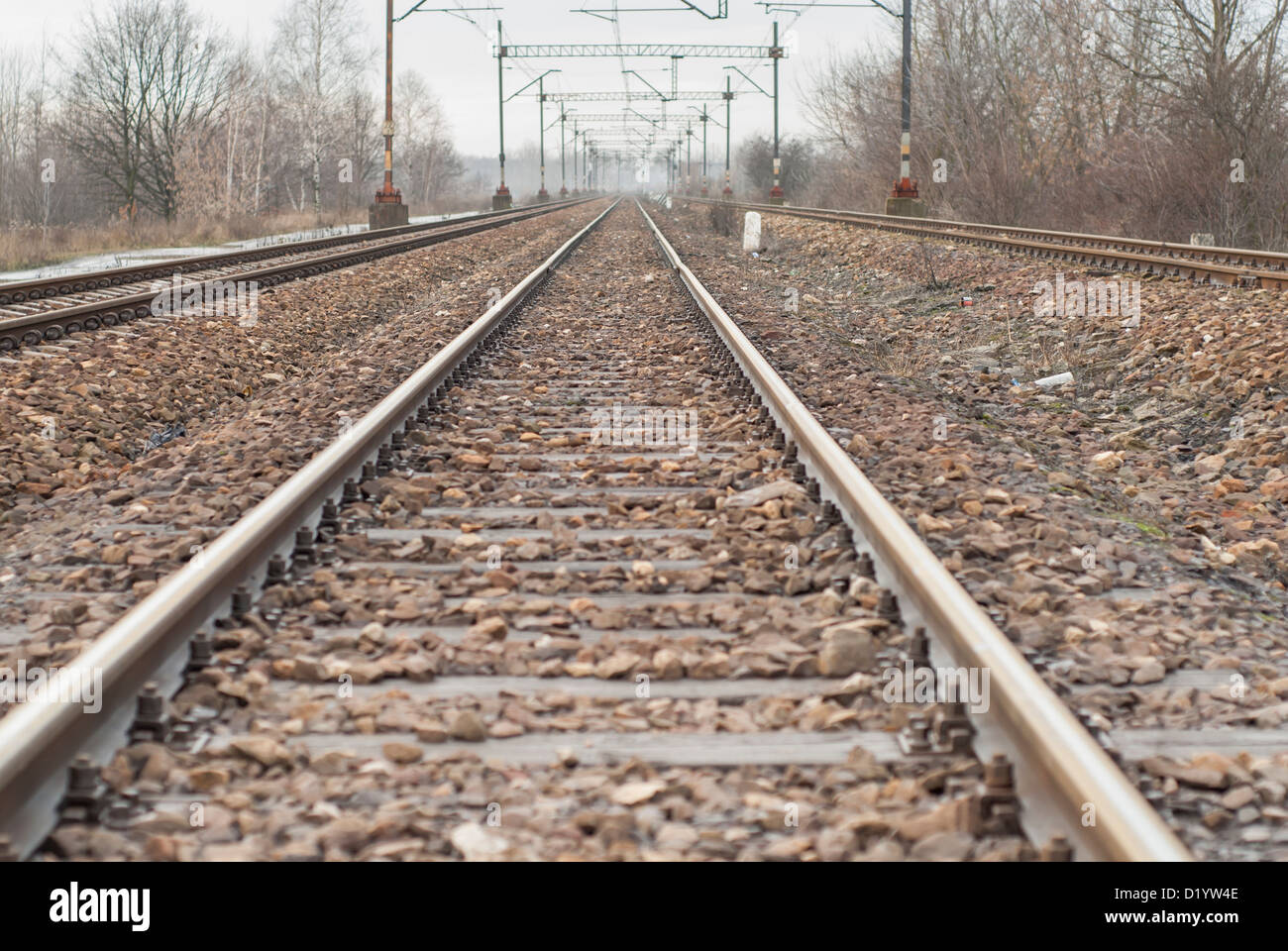 Tageslicht-Foto der Eisenbahnstrecke. Stockfoto