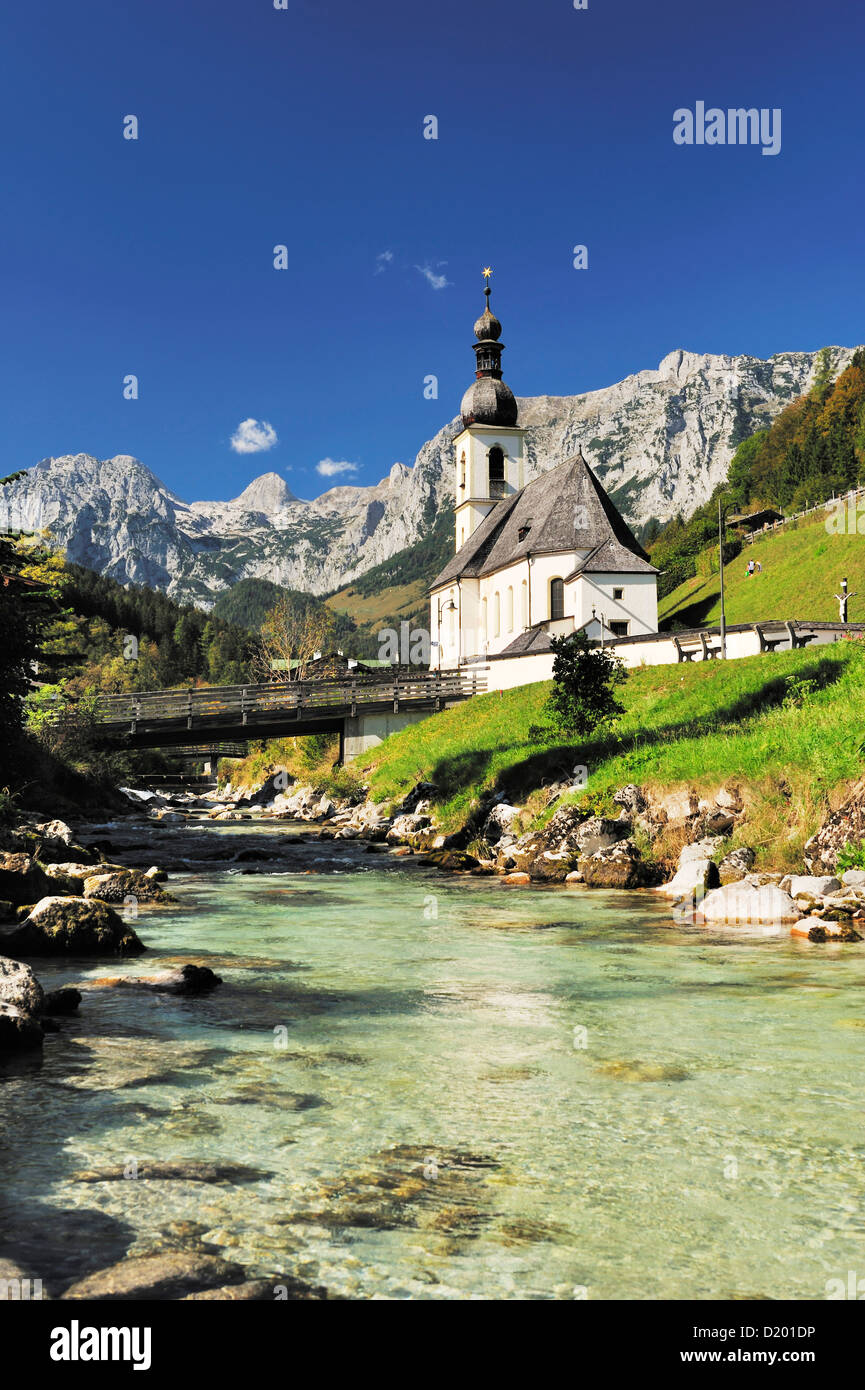 St. Sebastian Kirche in der Ramsau mit Reiteralm, Reiteralpe, Berchtesgadener Alpen, Ramsau, Berchtesgaden, Bayern, Oberbayern, Ger Stockfoto