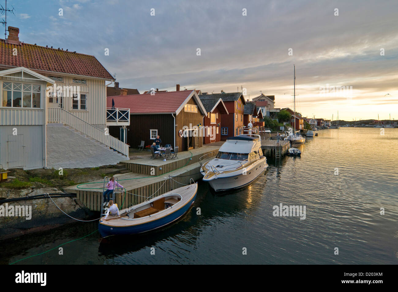 Skaerhamn Hafen bei Sonnenuntergang, Tjoern, Bohuslan, Schweden Stockfoto