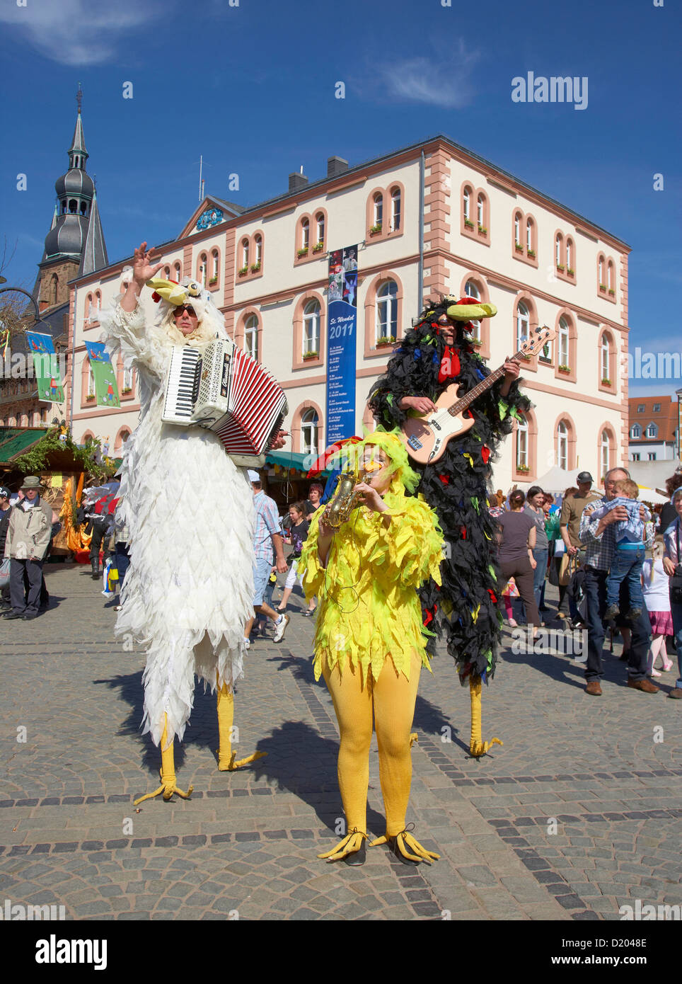 Ostermarkt in St. Wendel mit der Band Trio Grande - sterben Huehner, Saarland, Deutschland, Europa Stockfoto