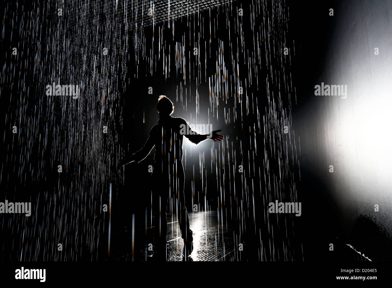 Menschen Interagieren Mit Den Rain Room Kunst Installation