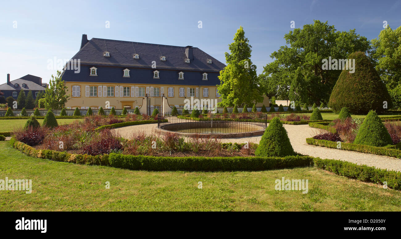 Palais von Nell mit barocken Garten, Gaerten Ohne Grenzen, Perl, Saarland, Deutschland, Europa Stockfoto