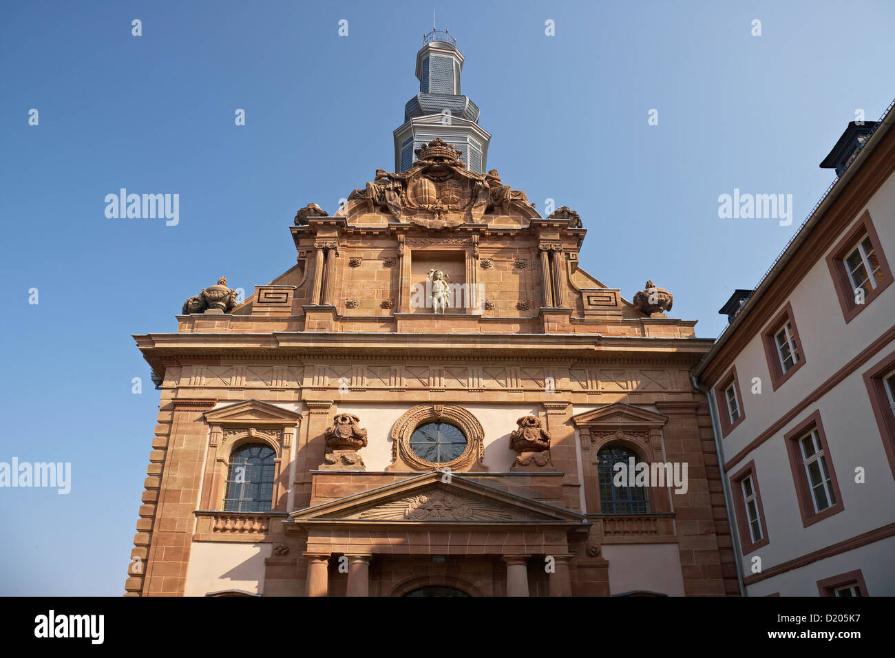 Fassade der Schlosskirche im Sonnenlicht, Blieskastel, Bliesgau, Saarland, Deutschland, Europa Stockfoto