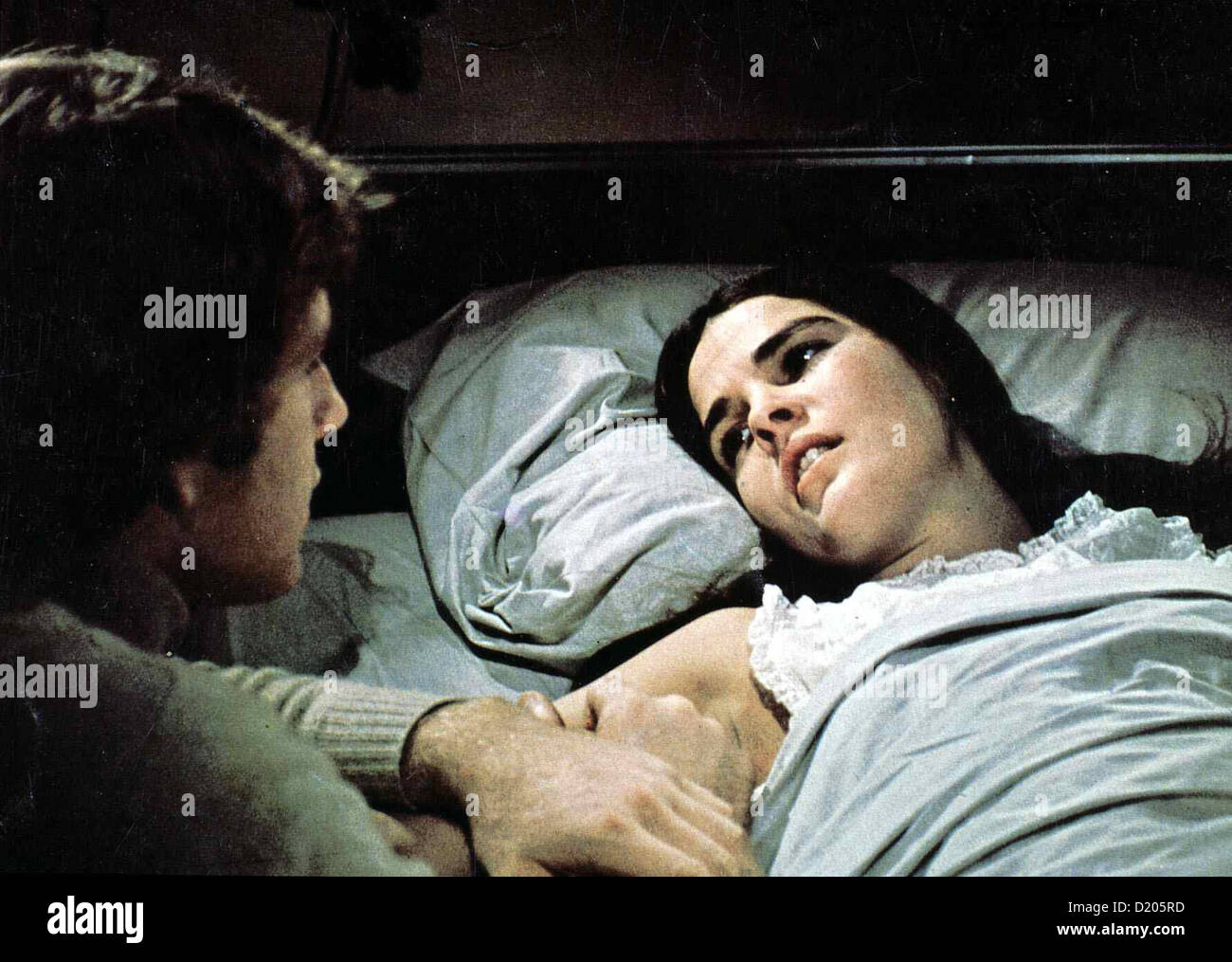 Liebe Geschichte Liebe Geschichte Ryan O'Neal, Ali MacGraw Das Glück des Jungen Paares ist Nicht von Dauer. Oliver (Ryan O'Neal) erfährt Stockfoto