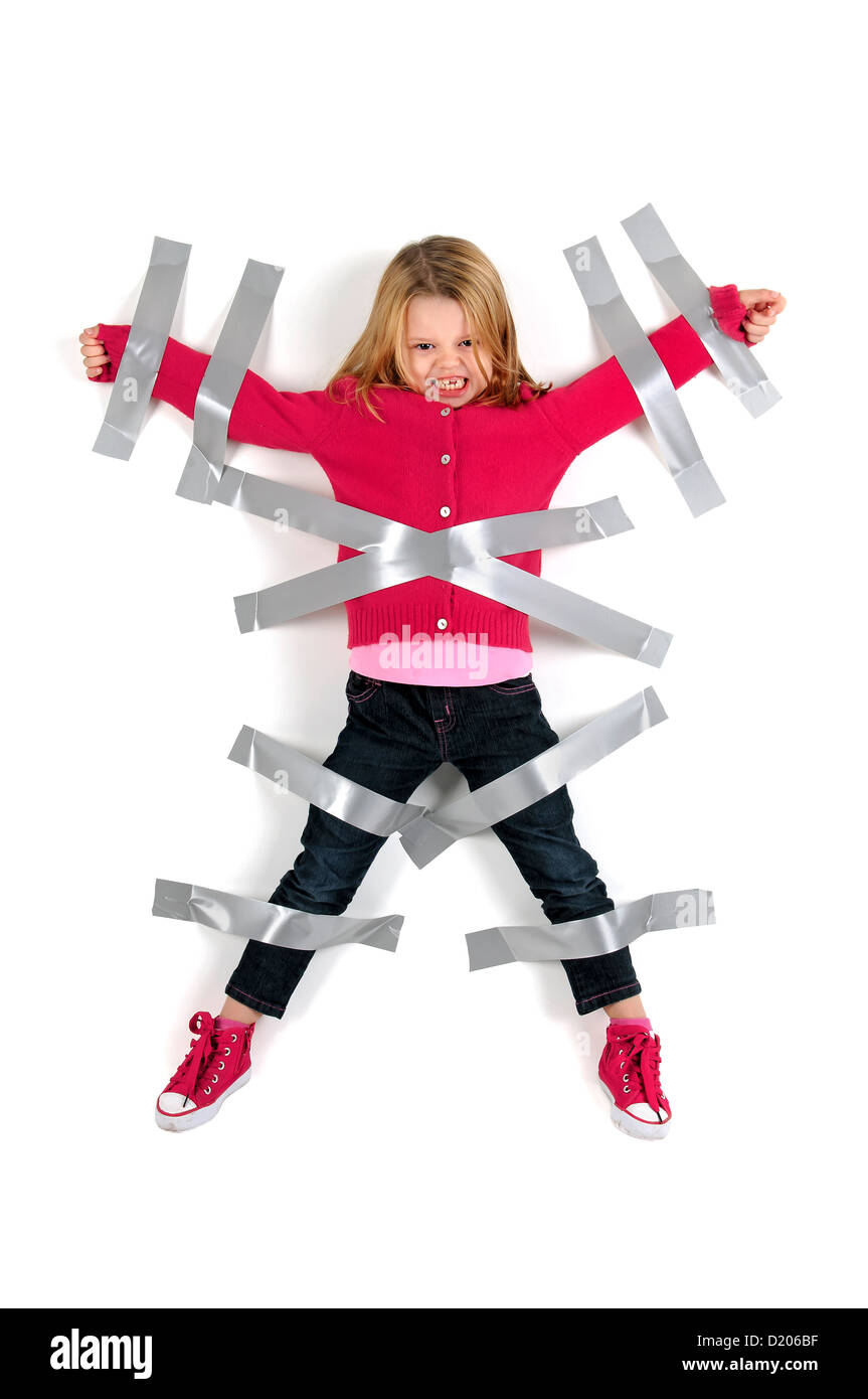 Junge Mädchen gefesselt mit Klebeband an der Wand Stockfotografie - Alamy