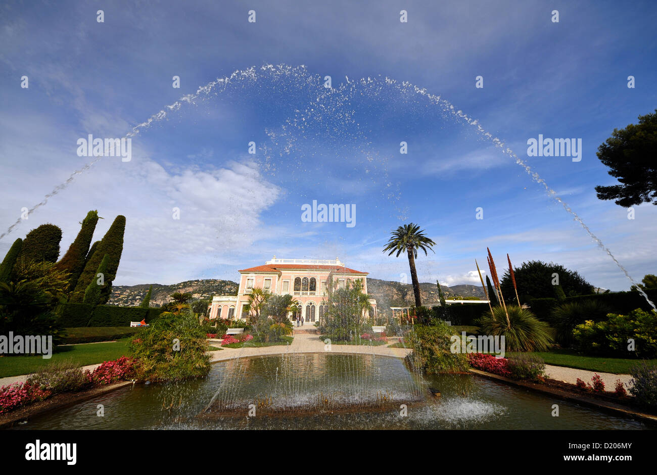 Fondation Rothschild, Villa Ephrussi de Rothschild unter bewölktem Himmel, Saint-Jean-Cap-Ferrat, Cote d ' Azur, Südfrankreich, Europa Stockfoto