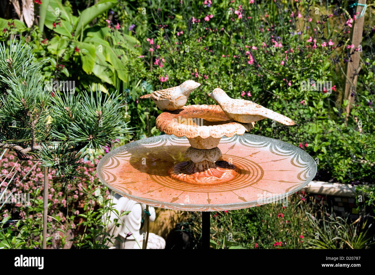 Dekorative Metallvogel Stockfotos Und Bilder Kaufen Alamy