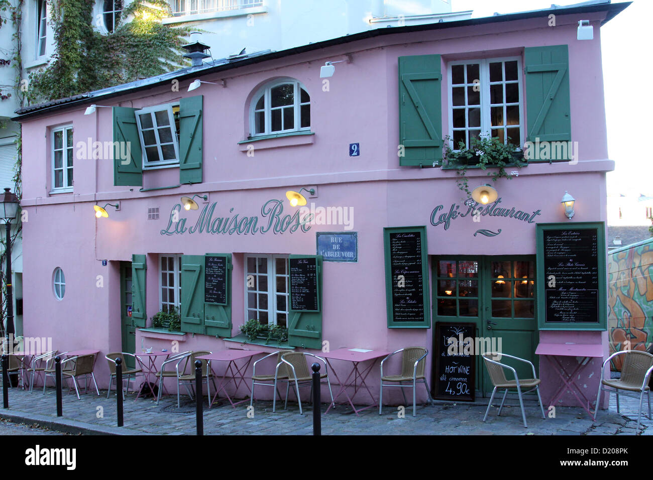 PARIS - 4. November 2012: La Maison Rose Restaurant am Montmartre in Paris. Stockfoto