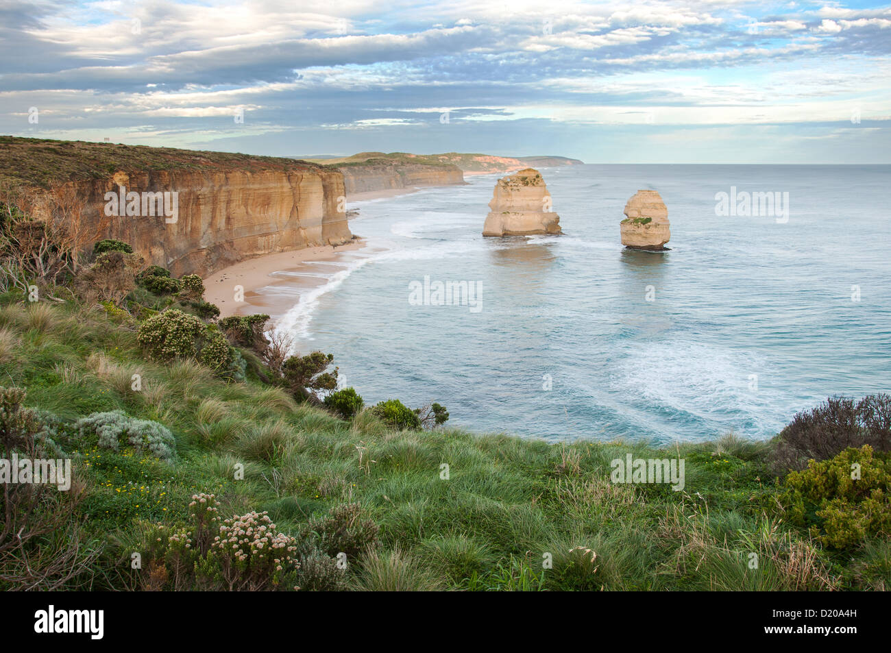 Die zwölf Apostel, ein Wahrzeichen entlang der Great Ocean Road, Victoria, Australien Stockfoto
