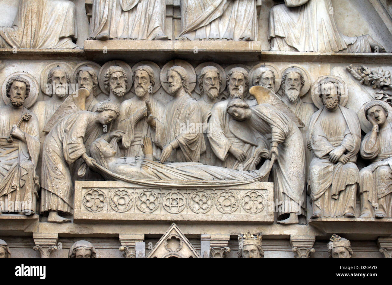 Kathedrale Notre Dame, Paris. Das Portal der Jungfrau Maria. Tod der Jungfrau Maria Stockfoto