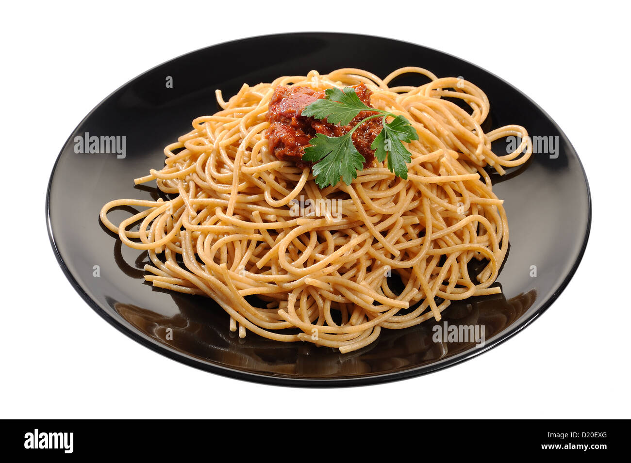 Spaghetti mit Sauce auf einem weißen Hintergrund Stockfoto