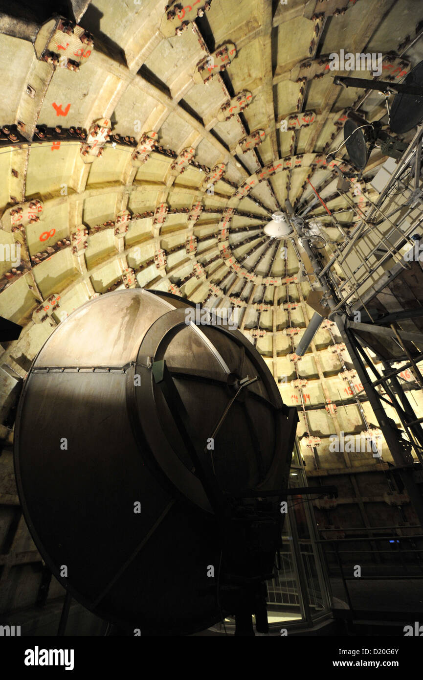 Alte Geräte der ehemaligen ostdeutschen Geheimpolizei auf dem Hügel Brocken in der deutschen Harzes. Foto: Frank Mai Stockfoto