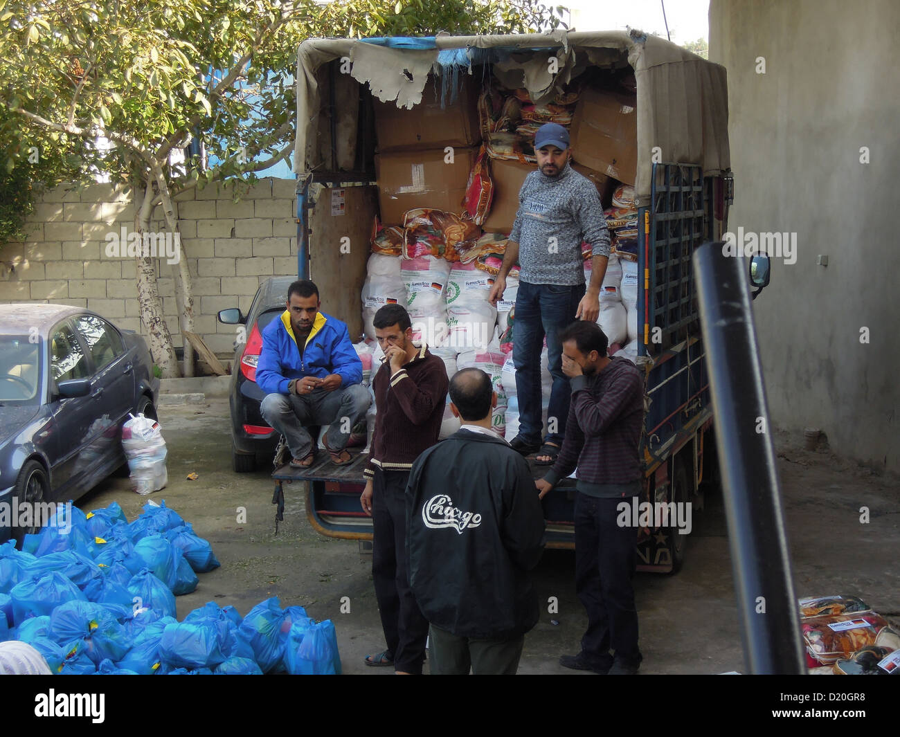 Die Lieferung erfolgt in einem Flüchtlinge Lager im Südlibanon Stockfoto