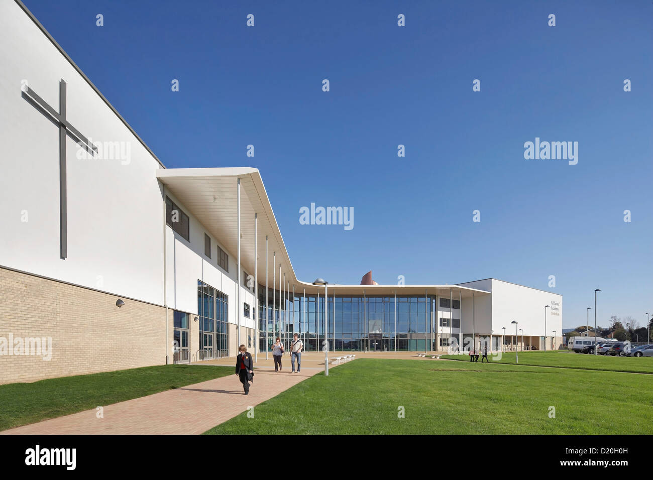 Alle Heiligen Akademie, Chelteham, Vereinigtes Königreich. Architekt: Nicholas Hare Architekten LLP, 2012. Perspektive der Fassade mit wichtigsten e Stockfoto