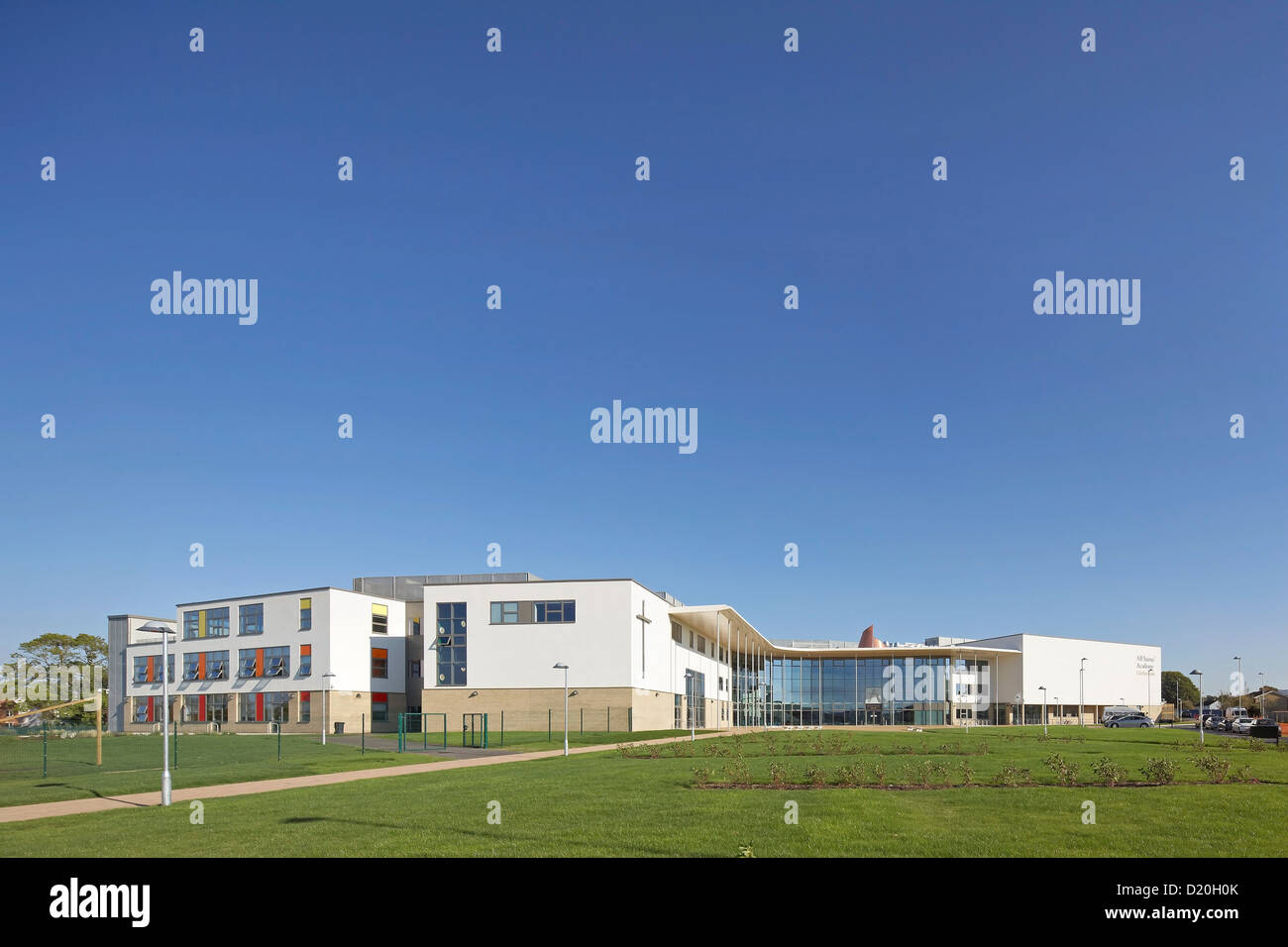 Alle Heiligen Akademie, Chelteham, Vereinigtes Königreich. Architekt: Nicholas Hare Architekten LLP, 2012. Umfassende Erhebung in Landschaften Stockfoto