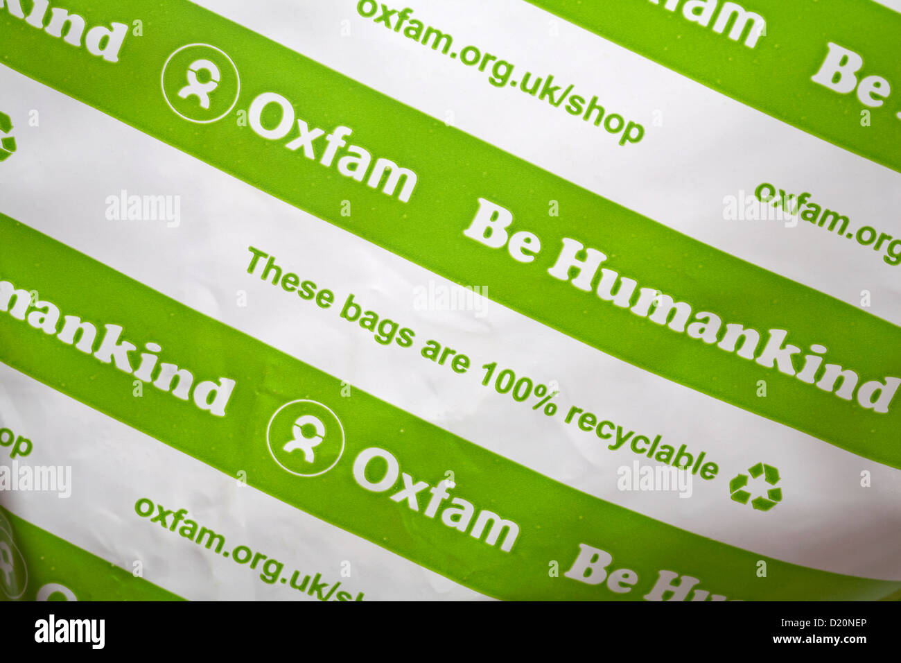 Diese Beutel sind zu 100 % recycelbar Be Humankind – Oxfam Bag – Recycling Recycling-Logo-Symbol Stockfoto