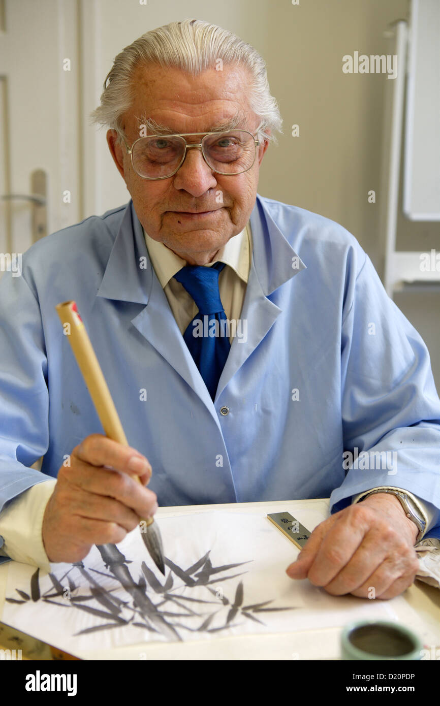 Rentner, die Zeichnungen mit Tinte, München, Upper Bavaria, Bavaria, Germany, Europe Stockfoto