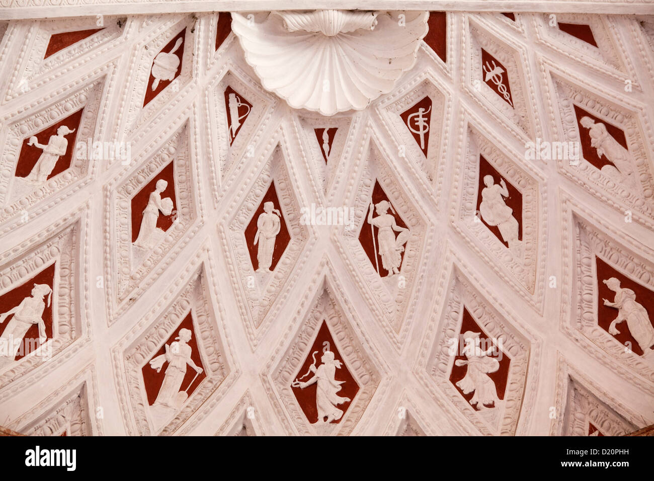 Dekorierten Decke im Stil der Hochrenaissance in einem der Innenhöfe der Stadtresidenz, Landshut, Bayern, Niederbayern, Ger Stockfoto
