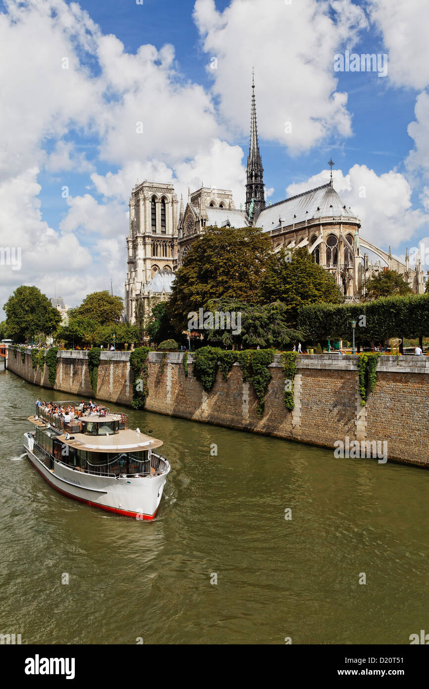 Ausflugsschiff am Ufer, Ile De La Cite und Notre Dame, Paris, Frankreich, Europa Stockfoto